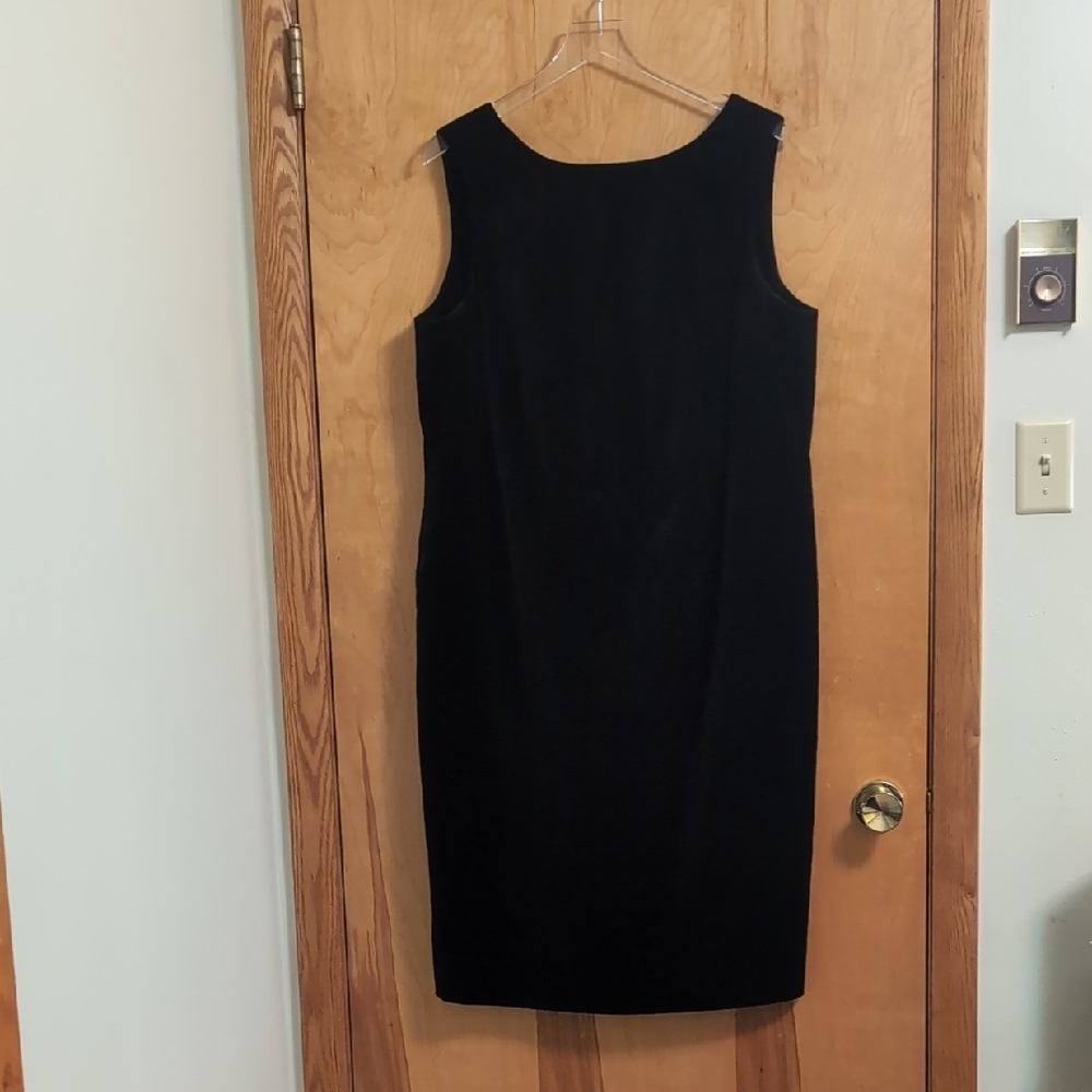 Elegant Black Sleeveless Dress